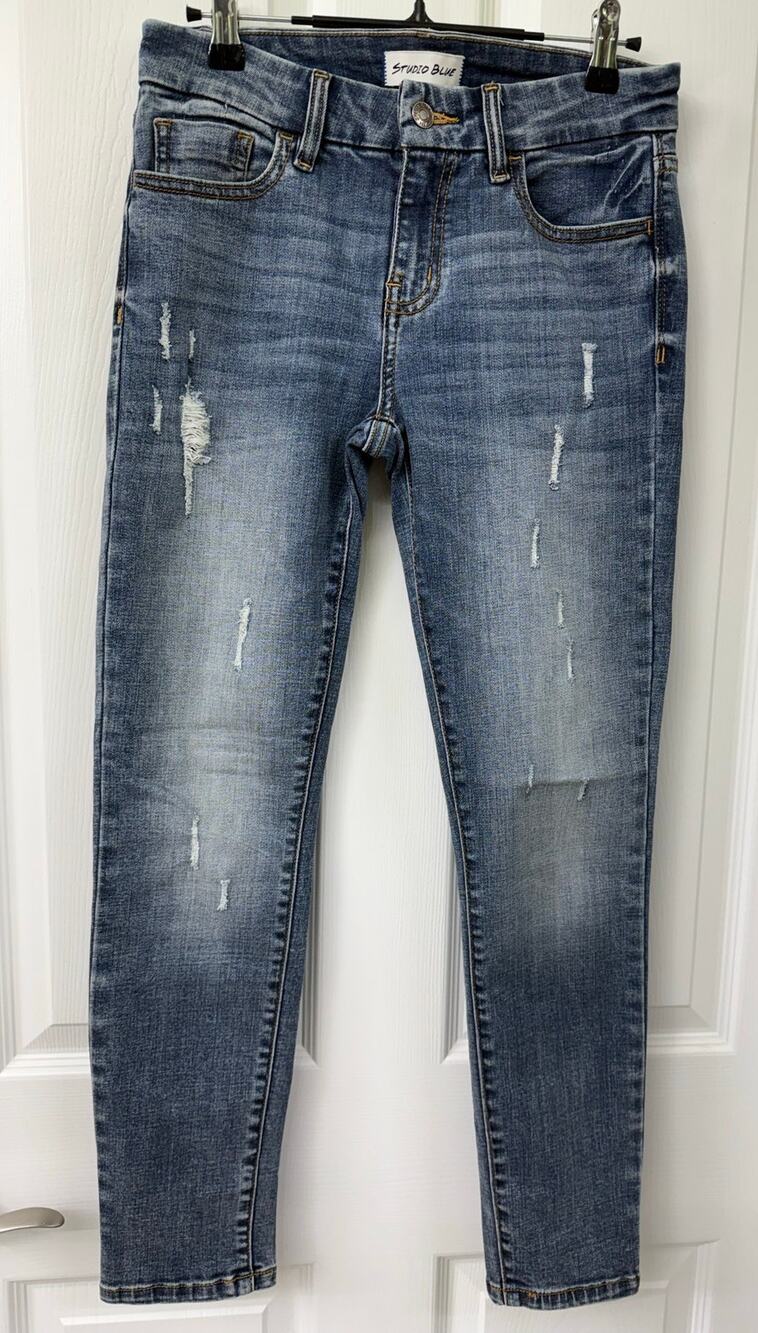 Studio Blue distressed skinny jeans medium wash blue color distressed size 26